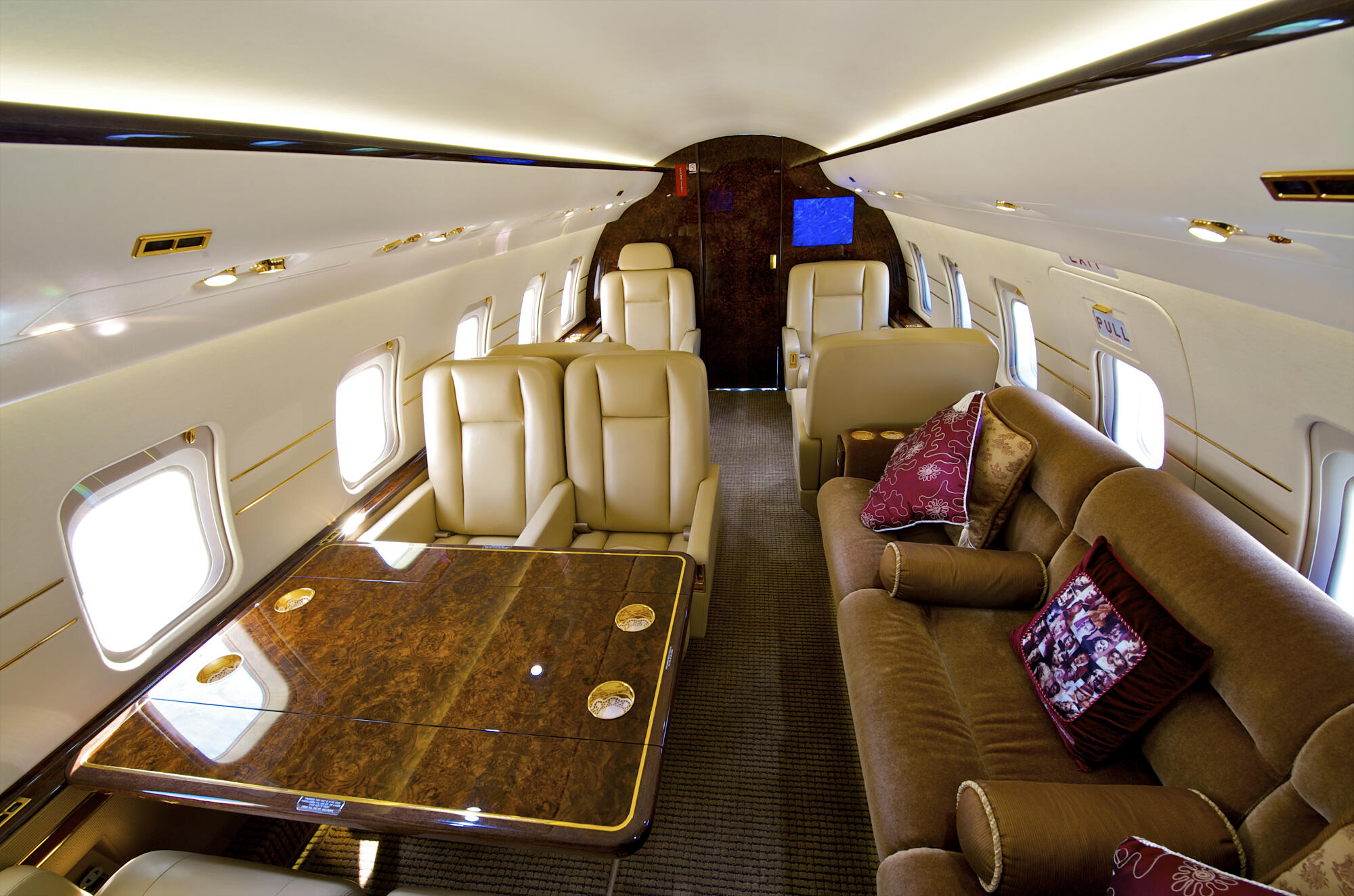 https://www.presidential-aviation.com/wp-content/uploads/2024/09/Interior-of-Business-jet.jpg?utm_source=chatgpt.com