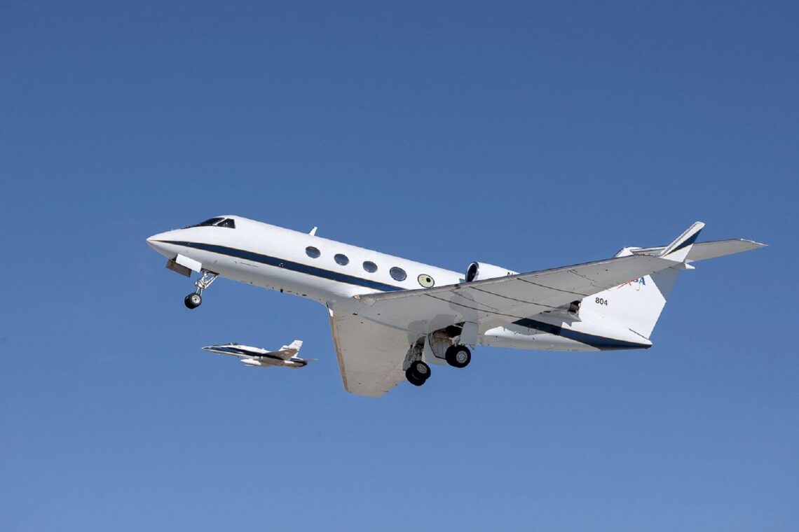 gulfstream business jet