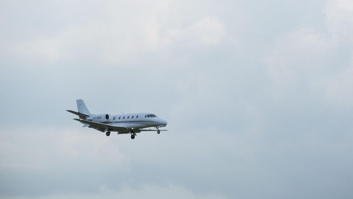 do private jets go through customs