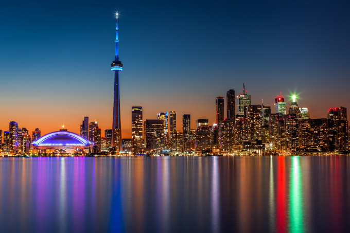 Toronto CN Tower at dusk