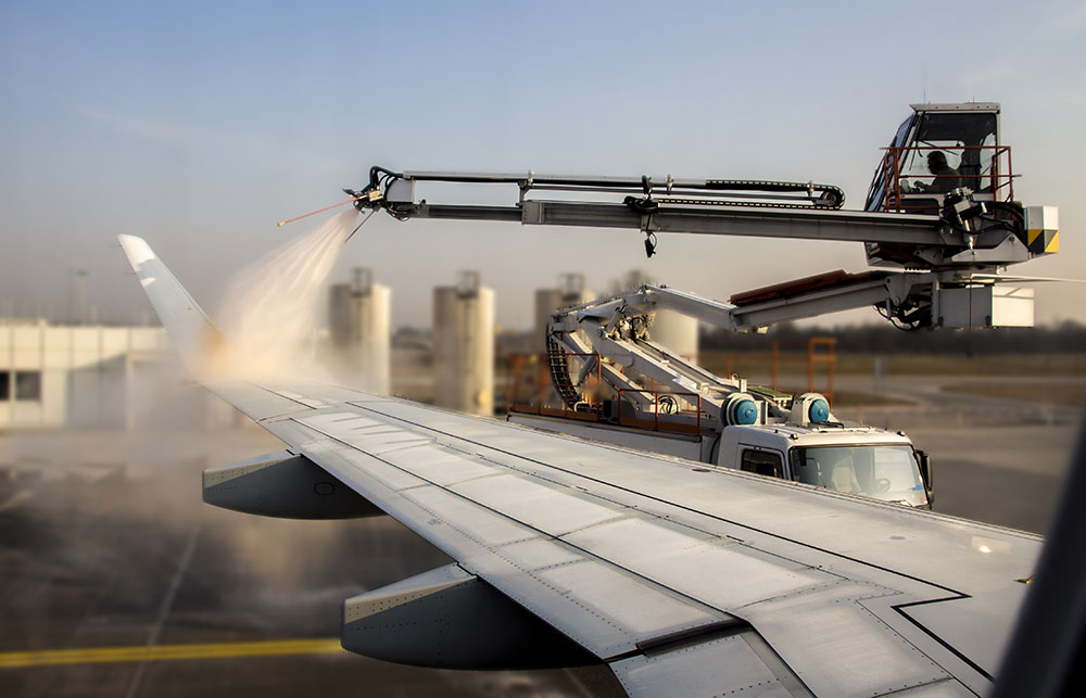 Deicing of an aircraft wing