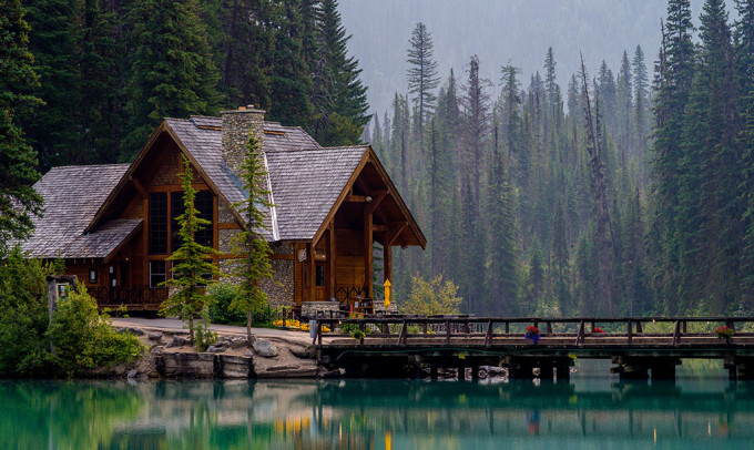 Wilderness lodges offer breathtaking scenery.