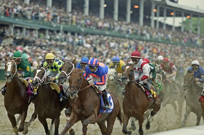 Horses neck at the Kentucky Derby