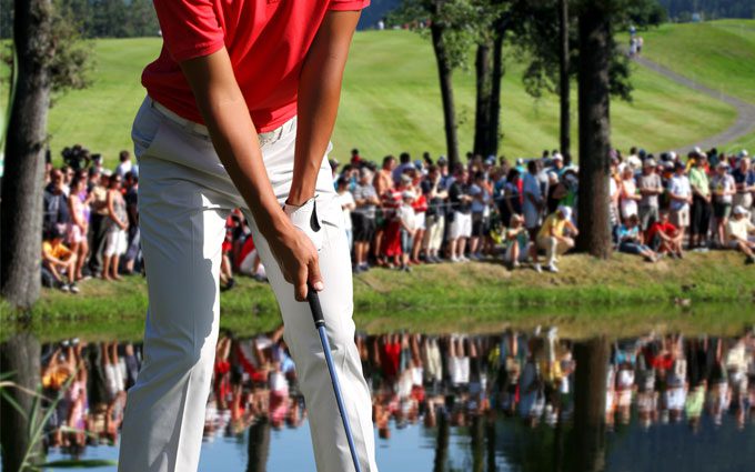  Man playing golf